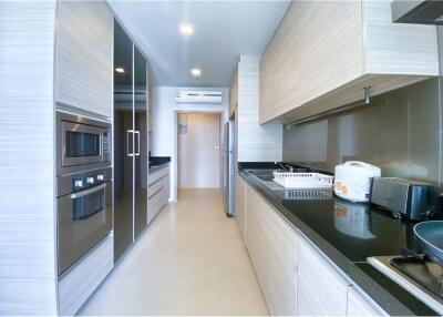 For Rent Apartment High Rise Building 3 Bedrooms with balcony in Sukhumvit 39