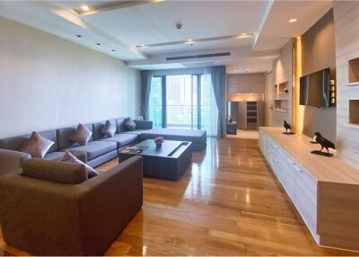 For Rent Apartment High Rise Building 3 Bedrooms with balcony in Sukhumvit 39