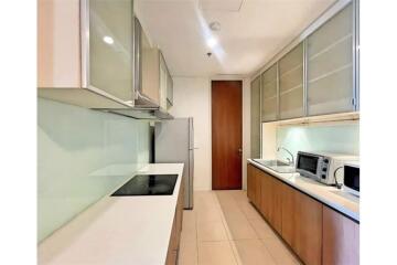 Luxurious Condo at The Lakes, Khlong Toei