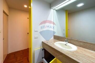 Newly renovated Duplex 3 Bedrooms, just steps away from ThongLor BTS.