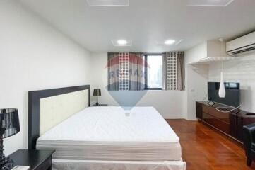 Newly renovated Duplex 3 Bedrooms, just steps away from ThongLor BTS.