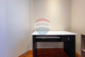 Newly renovated Duplex 3 Bedrooms, just steps away from ThongLor BTS.