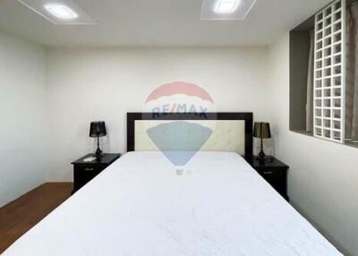 Newly renovated Duplex 3 Bedrooms, just steps away from ThongLor BTS.