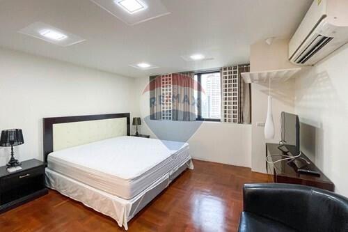 Newly renovated Duplex 3 Bedrooms, just steps away from ThongLor BTS.