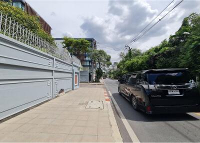 Prime Bangkok Land: 202 Sq.wah on Sukhumvit Soi 53