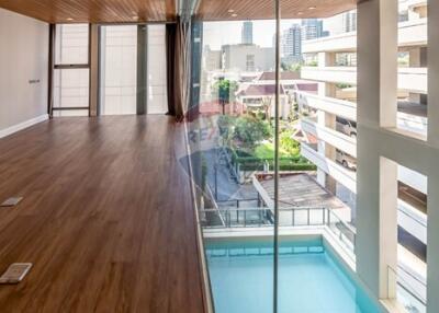 Experience luxury living 4 bed with private swimming pool in Thonglor.