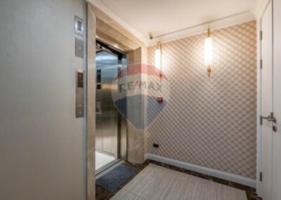 Experience luxury living 4 bed with private swimming pool in Thonglor.