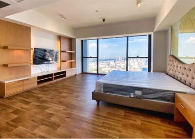 Available !  Triplex 4 Bedrooms with private pool - 64 Floor, Stunning River View at The Met