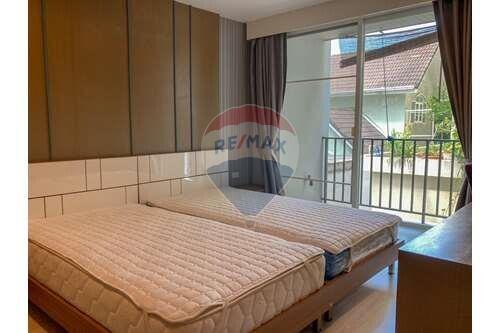 2 bed for rent pet friendly BTS Ekkamai Sukhumvit