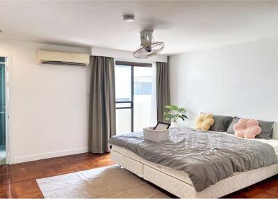 Pet-Friendly 5BR Townhouse in Sathorn Secure Compound - Near BTS St. Louis