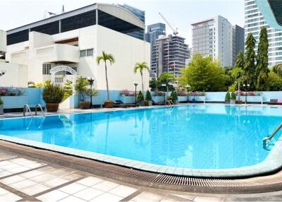 Pet-Friendly 5BR Townhouse in Sathorn Secure Compound - Near BTS St. Louis