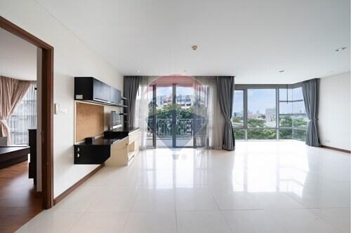 Luxurious 3-BR Condo in Vibrant Bangkok