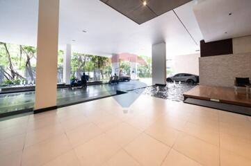 Luxurious 3-BR Condo in Vibrant Bangkok