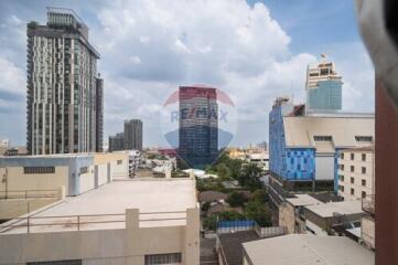 Luxurious 3-BR Condo in Vibrant Bangkok