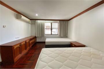 Pet friendly spacious 3 bedrooms with balcony in Sukhumvit 4.