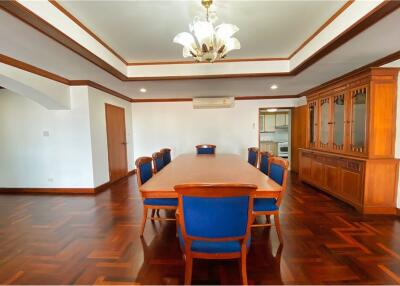 Pet friendly spacious 3 bedrooms with balcony in Sukhumvit 4.