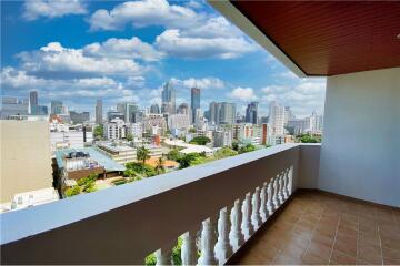 Pet friendly spacious 3 bedrooms with balcony in Sukhumvit 4.