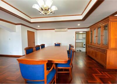 Pet friendly spacious 3 bedrooms with balcony in Sukhumvit 4.