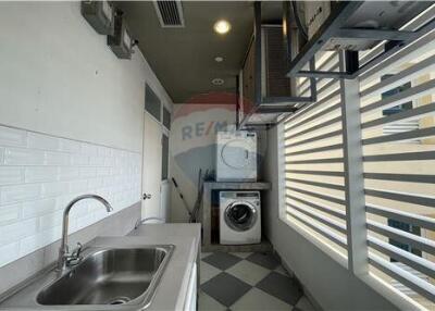 Renovated 4 bedrooms for rent near BTS Promphong