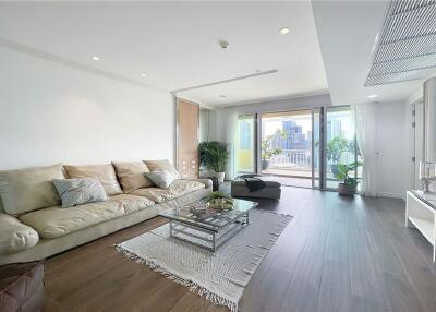 Spacious Modern 4 bedrooms Penthouse near Asoke