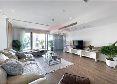 Spacious Modern 4 bedrooms Penthouse near Asoke