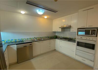 Big terrace 4 bedrooms in private apartment Sathon Soi 1