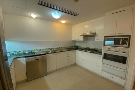 Big terrace 4 bedrooms in private apartment Sathon Soi 1