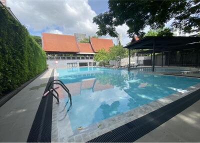 Big terrace 4 bedrooms in private apartment Sathon Soi 1