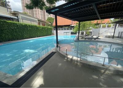 Big terrace 4 bedrooms in private apartment Sathon Soi 1