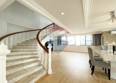 Exclusive penthouse 3+2 bedrooms just steps from Promphong BTS.