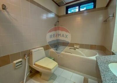 2 bed for rent BTS Surasak Station - Sathon road