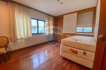 2 bed for rent BTS Surasak Station - Sathon road