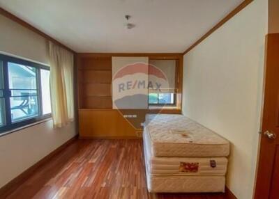 2 bed for rent BTS Surasak Station - Sathon road