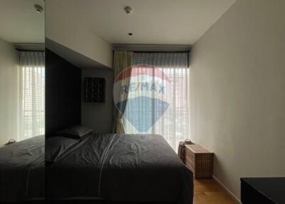 Modern 2-bedroom, fully furnished, close to Asoke BTS.