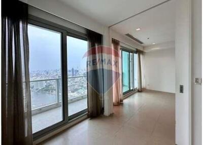 A 2 plus 1 room condominium with the Chaophraya River view.