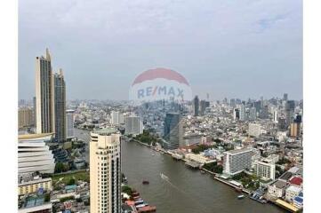 A 2 plus 1 room condominium with the Chaophraya River view.