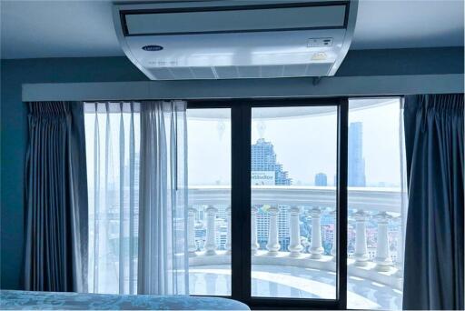 River View 1BR High-Floor  at State Tower - Near BTS Saphan Taksin