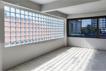 Commercial Building Great Condition- Sukhumvit 101