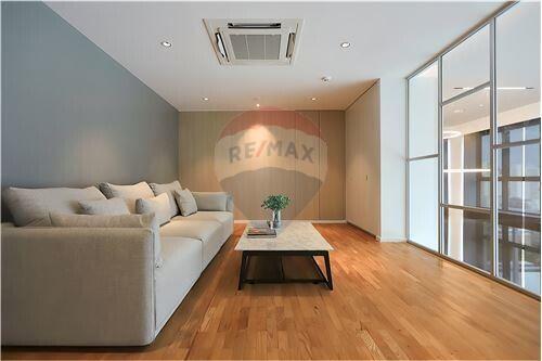 "Luxurious 4BR Condo in Sukhumvit 39 for Rent Now!"