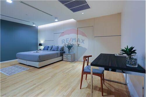 "Luxurious 4BR Condo in Sukhumvit 39 for Rent Now!"