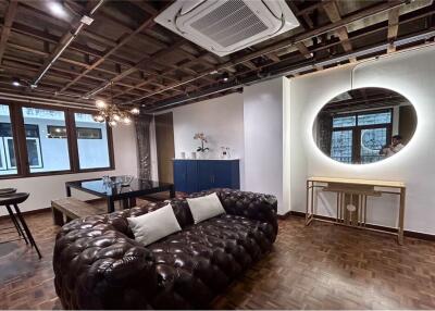 For Rent industrial style 2 Bedrooms Apartment in Thonglor