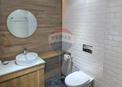 148 Sqm., 2 Beds, 2 Baths Condo listed for ฿ 15,900,000.