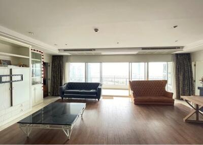 "Luxurious 5-BR Condo in Saichol Mansion, floor 32, Bangkok"