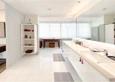 For Sale - Special unit - New renovated 3 Bedrooms - Narathorn Place