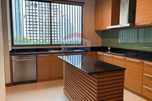 3 bed for rent BTS Asoke Sukhumvit area