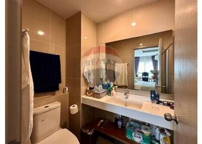 "Stylish 2-Bed Condo in Prime Bang Kapi: Price Reduced"