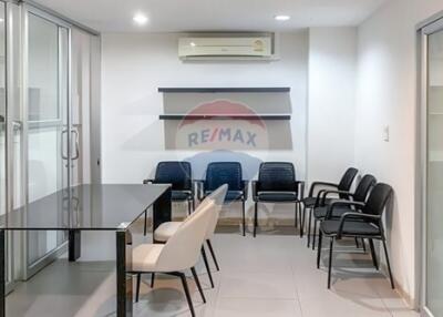 Townhouse office for rent pet friendly Thonglor