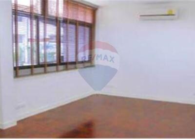 Townhouse office for rent pet friendly Thonglor