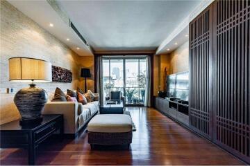 Elegant Bangkok Condo - Prime Location!