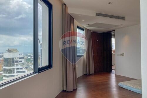 3 bed for sale BTS Thonglor a few step walk